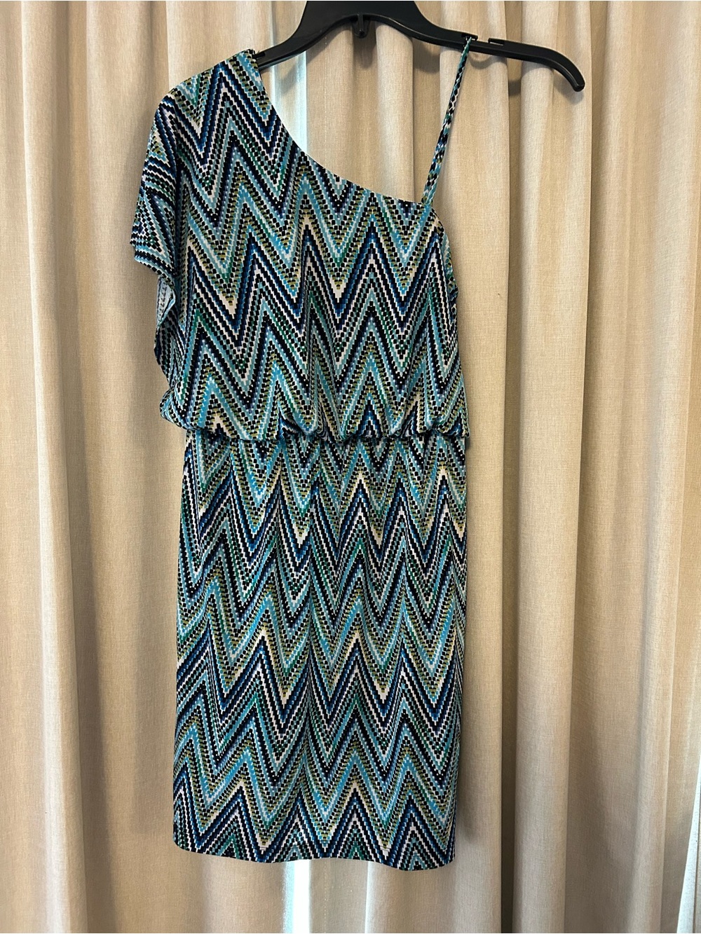 One-Shoulder Blue Chevron Summer Dress